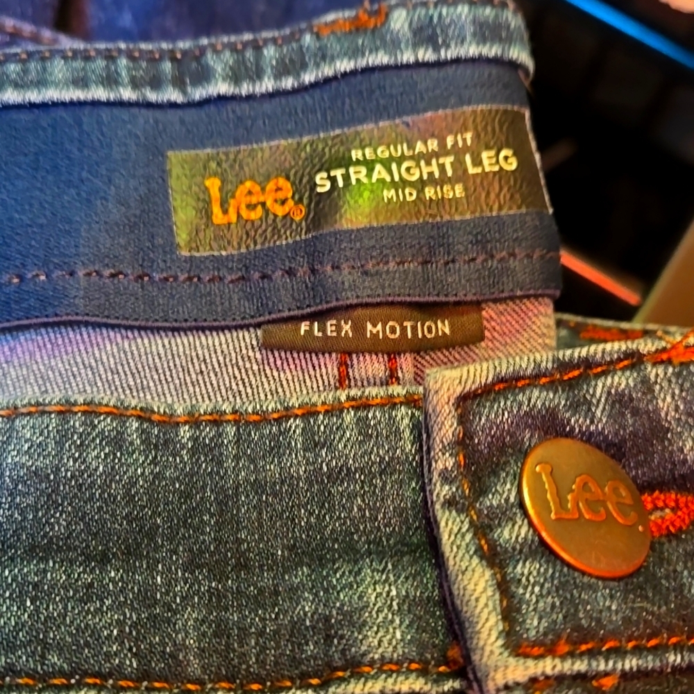 Women's size 18 straight leg flex motion jeans.
